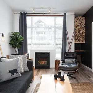  Apartment Prime Location, In/out Canada